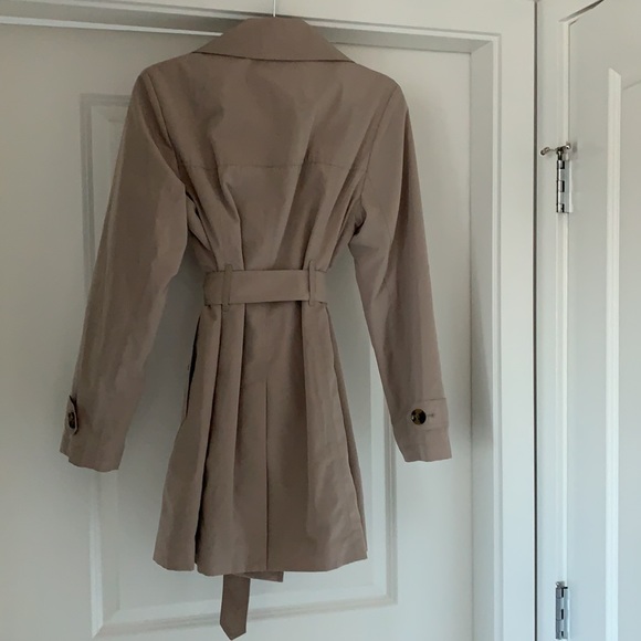 London Fog trench coat size small - Picture 5 of 6